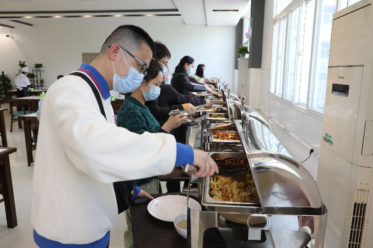 红安县人民医院职工食堂自助餐正式开餐 打造暖心餐饮新体验